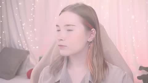 Lina online show from November 5, 2025, 5:07 am