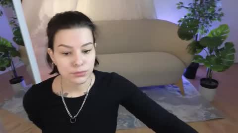 linanight online show from November 22, 2025, 9:58 pm