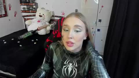 Lina online show from October 30, 2025, 12:34 am