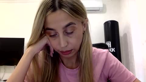Snapshot of linavora chatting on March 5, 2026, 1:07 pm linavora online show from March 5, 2026, 1:07 pm