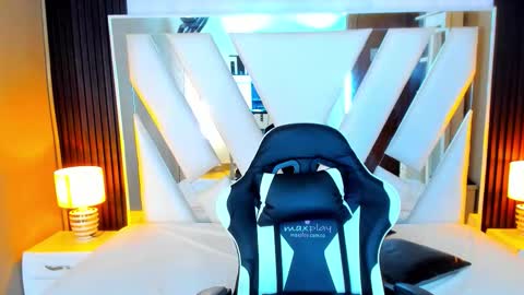  Linda  online show from October 24, 2025, 6:15 pm