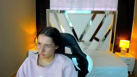  Linda  online show from November 9, 2025, 1:09 pm