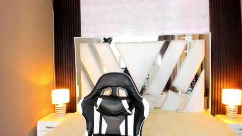  Linda  online show from December 20, 2025, 6:26 pm