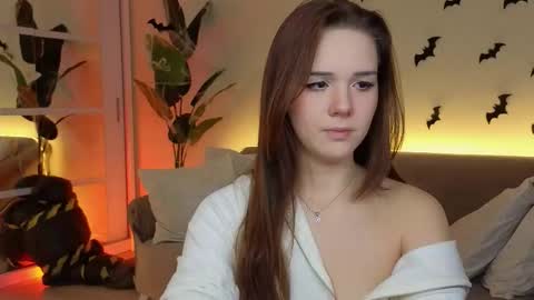 linda__robertz online show from November 1, 2025, 10:12 pm