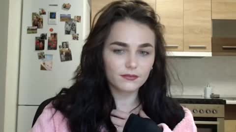 Linda online show from November 26, 2025, 8:54 pm