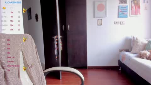 Snapshot of linda_giggle chatting on January 15, 2025, 1:41 pm Giggles online show from January 15, 2025, 1:41 pm