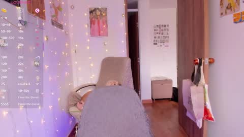 Snapshot of linda_giggle chatting on September 18, 2025, 2:19 pm Giggles online show from September 18, 2025, 2:19 pm