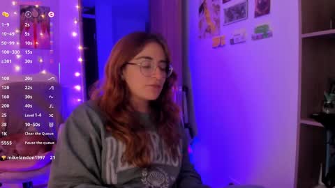 Snapshot of linda_giggle chatting on October 1, 2025, 3:01 am Giggles online show from October 1, 2025, 3:01 am