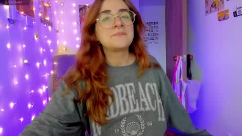 Snapshot of linda_giggle chatting on October 5, 2025, 10:40 pm Giggles online show from October 5, 2025, 10:40 pm