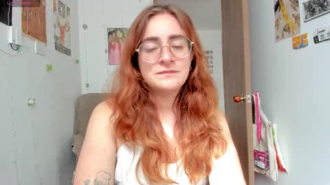 Snapshot of linda_giggle chatting on October 6, 2025, 2:14 pm Giggles online show from October 6, 2025, 2:14 pm