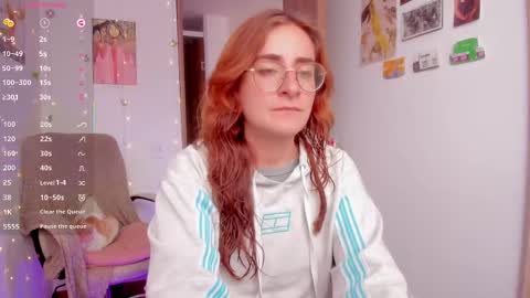 Snapshot of linda_giggle chatting on October 8, 2025, 3:09 pm Giggles online show from October 8, 2025, 3:09 pm