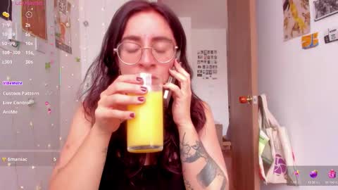 Snapshot of linda_giggle chatting on October 15, 2025, 2:06 pm Giggles online show from October 15, 2025, 2:06 pm