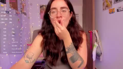 Snapshot of linda_giggle chatting on October 21, 2025, 1:45 pm Giggles online show from October 21, 2025, 1:45 pm