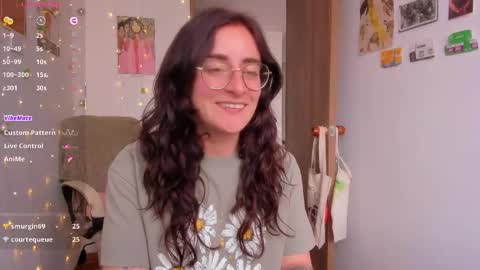 Snapshot of linda_giggle chatting on October 29, 2025, 8:43 pm Giggles online show from October 29, 2025, 8:43 pm