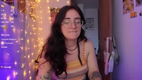 Snapshot of linda_giggle chatting on November 5, 2025, 10:32 pm Giggles online show from November 5, 2025, 10:32 pm