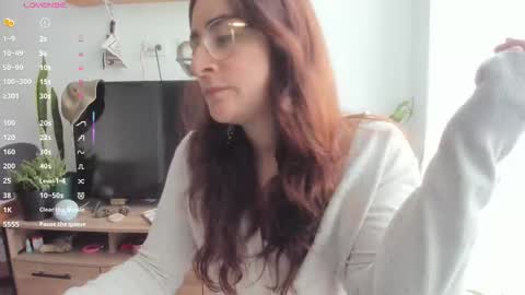 Giggles  online show from December 19, 2025, 2:35 pm