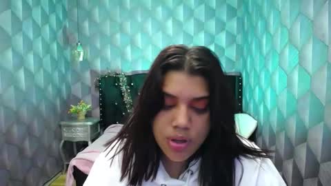 Snapshot of lindabreexlove chatting on January 6, 2025, 10:57 am online show from January 6, 2025, 10:57 am