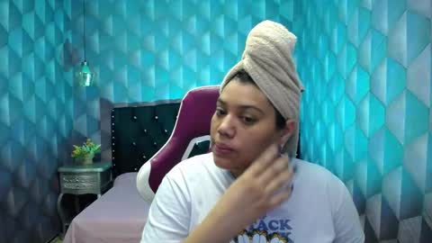 Snapshot of lindabreexlove chatting on January 9, 2025, 3:04 am online show from January 9, 2025, 3:04 am