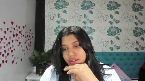 Snapshot of lindabreexlove chatting on March 10, 2025, 8:34 pm online show from March 10, 2025, 8:34 pm