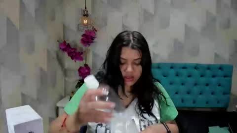 Snapshot of lindabreexlove chatting on October 24, 2025, 3:19 pm online show from October 24, 2025, 3:19 pm