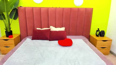 Linda online show from December 5, 2025, 1:36 am