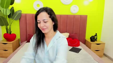 Linda online show from May 17, 2026, 1:25 am