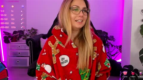 Snapshot of lindawhite_ chatting on December 11, 2024, 9:55 pm Linda -- online show from December 11, 2024, 9:55 pm