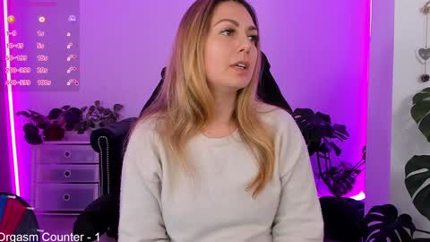 Snapshot of lindawhite_ chatting on January 7, 2025, 9:25 pm Linda -- online show from January 7, 2025, 9:25 pm