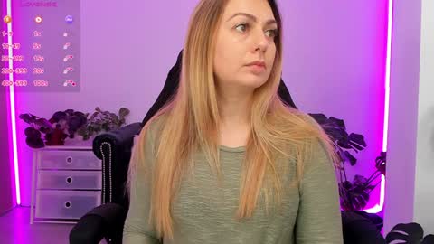 Snapshot of lindawhite_ chatting on January 19, 2025, 4:14 pm Linda -- online show from January 19, 2025, 4:14 pm