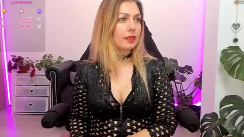 Snapshot of lindawhite_ chatting on February 11, 2025, 4:13 pm Linda -- online show from February 11, 2025, 4:13 pm