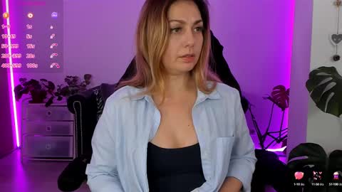 Snapshot of lindawhite_ chatting on March 6, 2025, 9:53 pm Linda -- online show from March 6, 2025, 9:53 pm