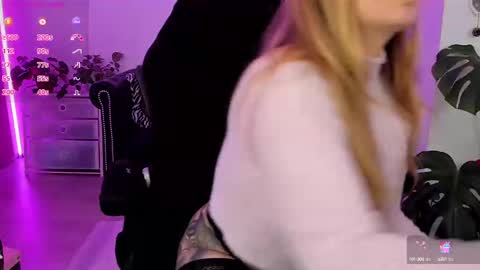 Snapshot of lindawhite_ chatting on March 7, 2025, 5:17 pm Linda -- online show from March 7, 2025, 5:17 pm