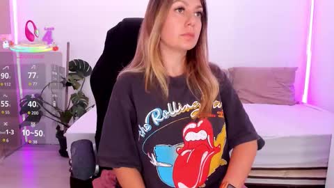 Snapshot of lindawhite_ chatting on September 21, 2025, 4:08 pm Linda -- online show from September 21, 2025, 4:08 pm