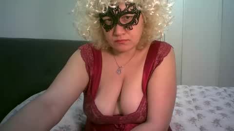 LindaXSmile online show from February 13, 2025, 8:24 pm