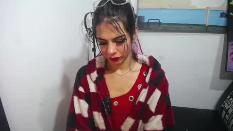 lindsey_2023 online show from January 14, 2025, 6:34 am