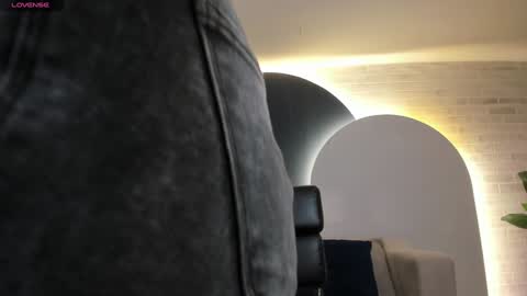 Lindsey Moss online show from January 15, 2025, 3:33 am