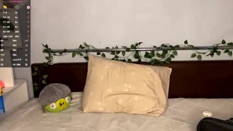 Kate online show from October 16, 2025, 1:23 pm