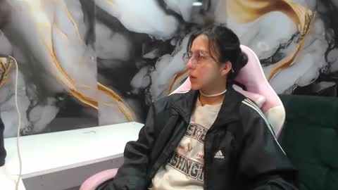 Snapshot of ling_ling24 chatting on October 20, 2025, 3:40 am ling ling24 online show from October 20, 2025, 3:40 am