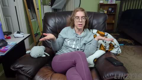 Linzy19 online show from December 26, 2024, 2:33 am