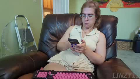 Linzy19 online show from September 11, 2025, 1:33 pm