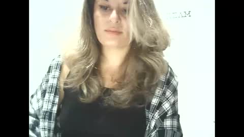 Snapshot of lionessmom chatting on October 17, 2025, 3:58 pm lionessmom online show from October 17, 2025, 3:58 pm