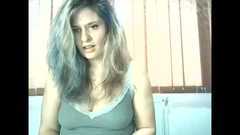 Snapshot of lionessmom chatting on November 12, 2025, 7:20 am lionessmom online show from November 12, 2025, 7:20 am