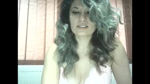 Snapshot of lionessmom chatting on December 1, 2025, 6:29 am lionessmom online show from December 1, 2025, 6:29 am