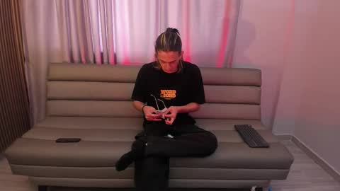 Lior evan online show from November 11, 2025, 11:43 am