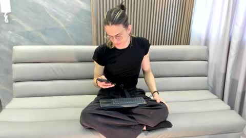 Lior evan online show from November 27, 2025, 11:45 am