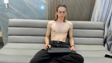 Lior evan online show from November 30, 2025, 11:58 am