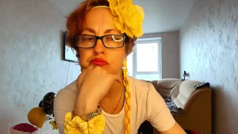 Liora Weiss online show from May 13, 2026, 9:06 am