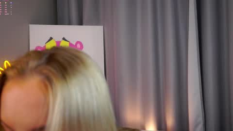 Amelia online show from November 18, 2025, 1:00 am