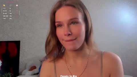 Lina online show from December 3, 2025, 1:24 am