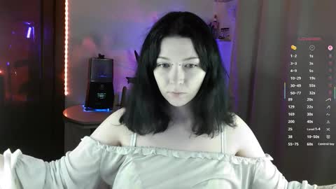 lirara online show from November 18, 2025, 5:23 am